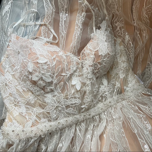 Mac Duggal Floral Appliqué Contrasting Tulle Ballgown New With Tag - Picture 13 of 16